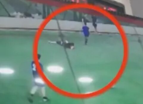 Bakıda 27 yaşlı oğlan stadionda öldü – Anbaan video
