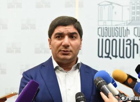 Ermənistan parlamentində qalmaqal