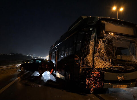 Aeroport yolunda “Opel”lə avtobus toqquşdu – Foto