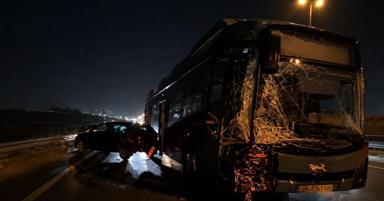 Aeroport yolunda “Opel”lə avtobus toqquşdu – Foto