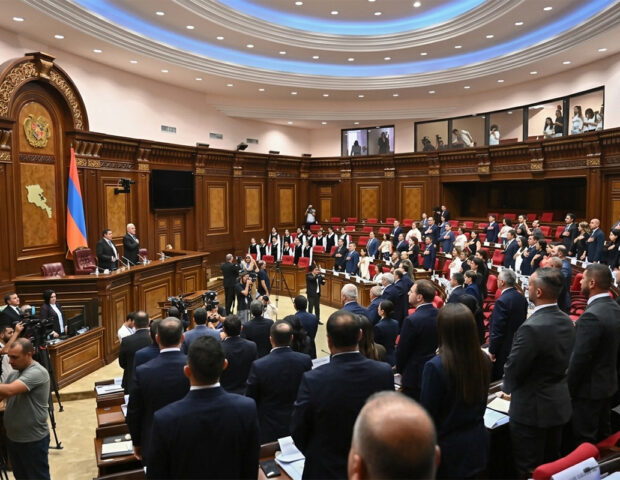 Ermənistan parlamentinin ilk iclası yarımçıq qaldı – Sədr seçilə bilmədi
