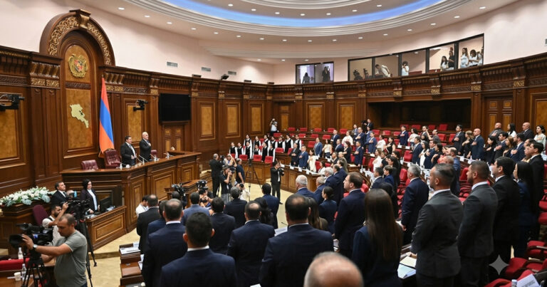 Ermənistan parlamentinin ilk iclası yarımçıq qaldı – Sədr seçilə bilmədi Ermənistan parlamentinin ilk iclası yarımçıq qaldı – Sədr seçilə bilmədi
