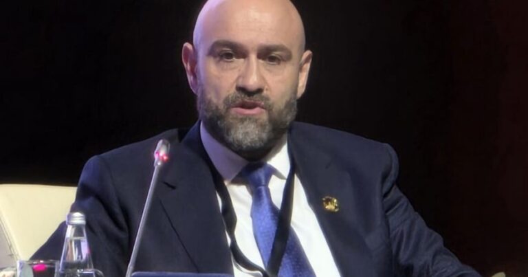 Babək Hüseynov SOCAR-ın vitse-prezidenti vəzifəsindən azad olunub? Babək Hüseynov SOCAR-ın vitse-prezidenti vəzifəsindən azad olunub?