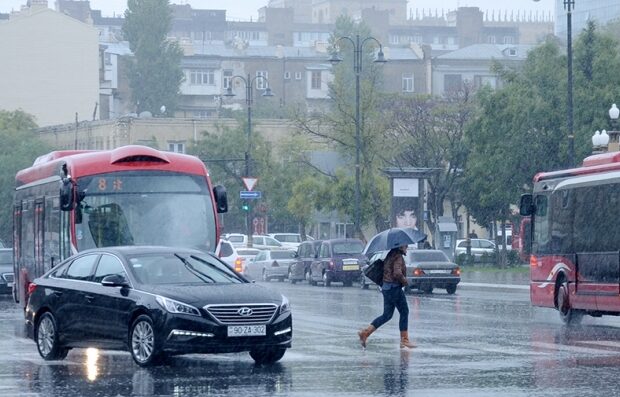 Bakıda güclü yağış başladı