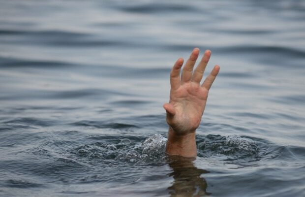 Əmi və qardaşıoğlu dənizdə batdı – Uşağın axtarışı davam edir