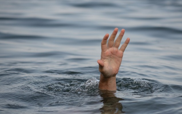 Əmi və qardaşıoğlu dənizdə batdı – Uşağın axtarışı davam edir