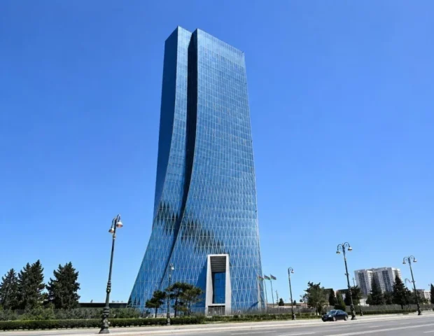 Mərkəzi Bankın yüksəkvəzifəli şəxsi işdən çıxdı – FOTO