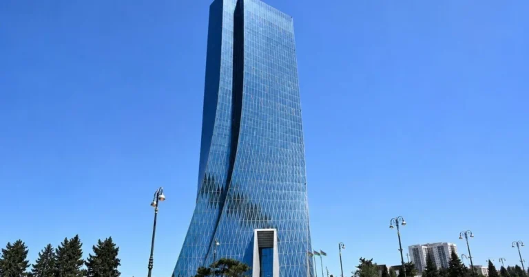 Mərkəzi Bankın yüksəkvəzifəli şəxsi işdən çıxdı – FOTO Mərkəzi Bankın yüksəkvəzifəli şəxsi işdən çıxdı – FOTO