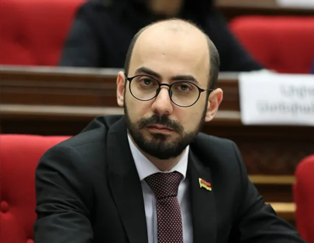 Paşinyanın deputatından sülh prosesinə zidd açıqlama: Bakı ilə bağlı köhnə ritorika yenidən gündəmdə