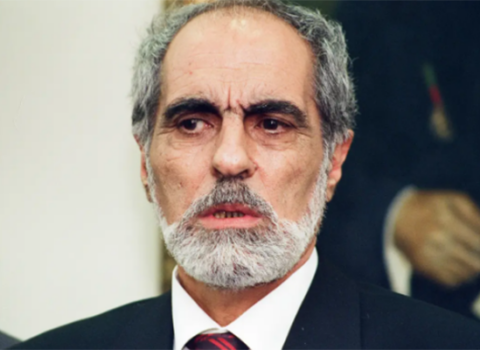 Elçibəyin qardaşı qızının evi əlindən alınıb?