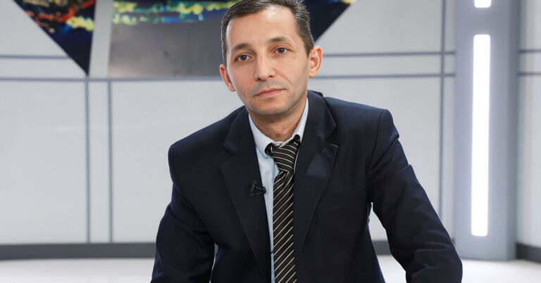 SSRİ bayrağına görə həbs olunanlardan biri Elçin Bayramlı imiş SSRİ bayrağına görə həbs olunanlardan biri Elçin Bayramlı imiş