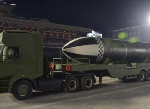 Şimali Koreya nəhəng raketini Rusiyaya verdi