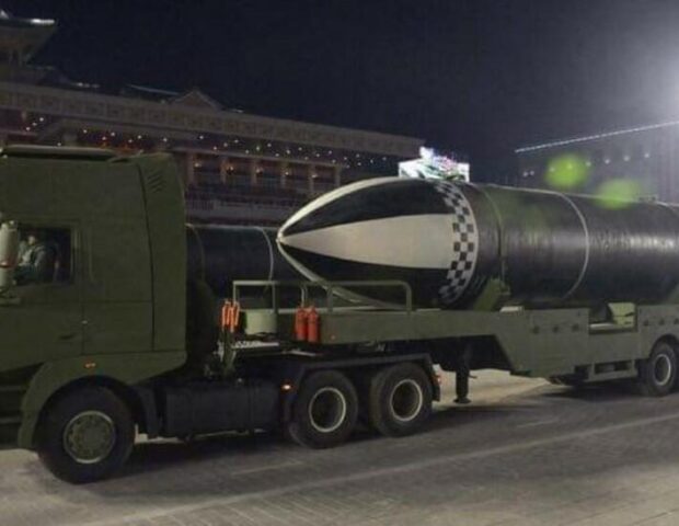 Şimali Koreya nəhəng raketini Rusiyaya verdi