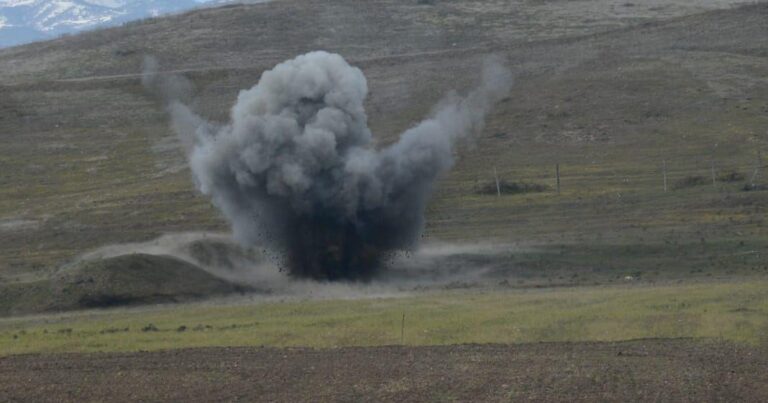 Xocavənddə buldozer minaya düşüb, xəsarət alanlar var