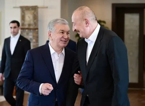 Prezidentlər və xanımları İsmayıl Samani türbəsində
