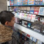 Dayanacaqlarda siqaret və enerji içkilərinin satışı: uşaqlar üçün təhlükə mənbəyi