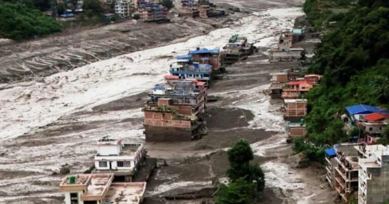 Nepalda daşqın nəticəsində ölənlərin sayı 900 nəfəri ötdü
