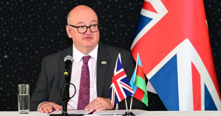 Böyük Britaniya səfiri: Azərbaycanı regionda təbii mərkəz kimi görürük Böyük Britaniya səfiri: Azərbaycanı regionda təbii mərkəz kimi görürük