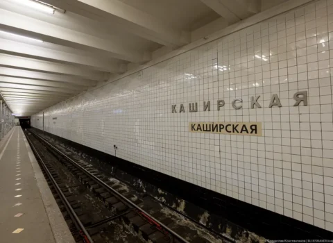 Moskvada qadın metroda uşağın üzünə bibər qazı püskürdüb – VİDEO