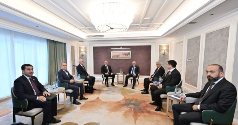 Prezidentin sosial media hesablarında Bişkekdə Nikol Paşinyanla görüşünə dair paylaşım edilib