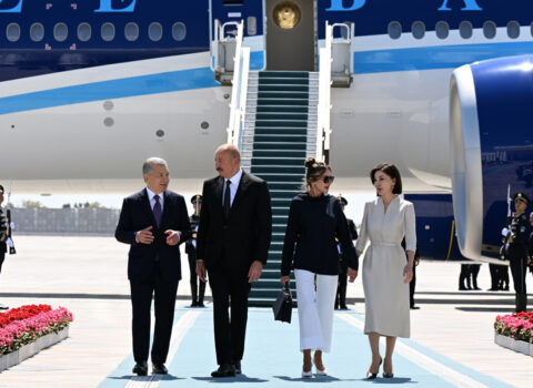 Prezident xanımı ilə Daşkənddə belə qarşılandı – FOTO/VİDEO 