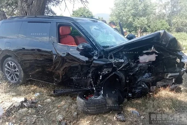 “Rənc Rover” ağır qəzaya uğradı: ölənlər var