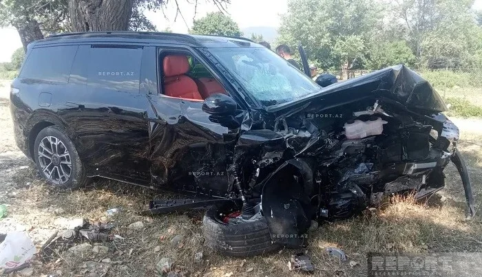 “Rənc Rover” ağır qəzaya uğradı: ölənlər var “Rənc Rover” ağır qəzaya uğradı: ölənlər var