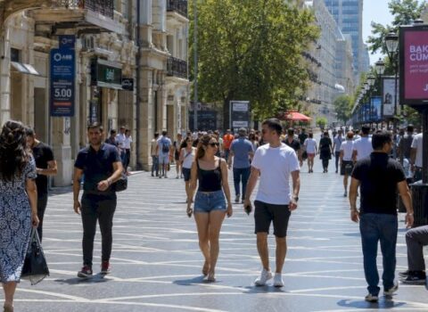Azərbaycanlılar niyə getdikcə daha çox borclanır? – İqtisadçıdan XƏBƏRDARLIQ