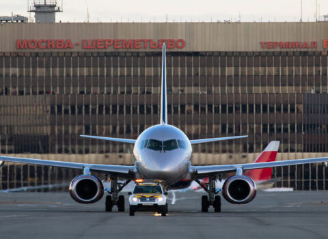 Rusiyada aviaşirkətlərdə xaos – Reyslər 24 saatdan çox gecikir
