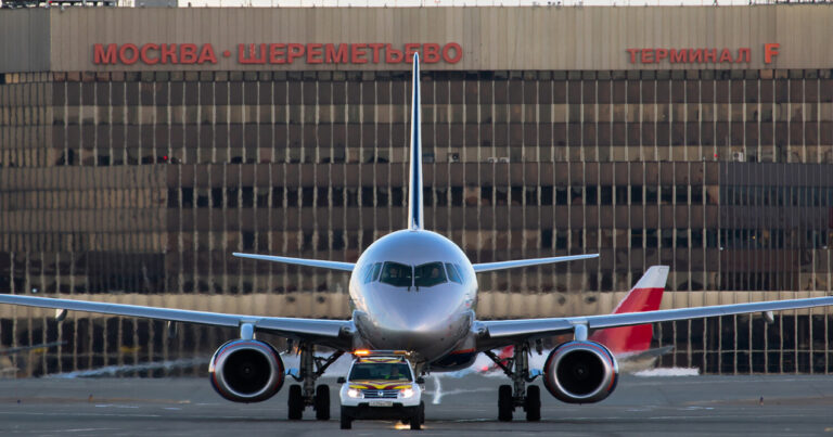Rusiyada aviaşirkətlərdə xaos – Reyslər 24 saatdan çox gecikir