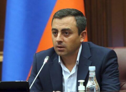 İşxan Saqatelyan: “Paşinyan özü deyirdi ki, Putin onun dostudur. Gedin münasibətləri nizama salın”