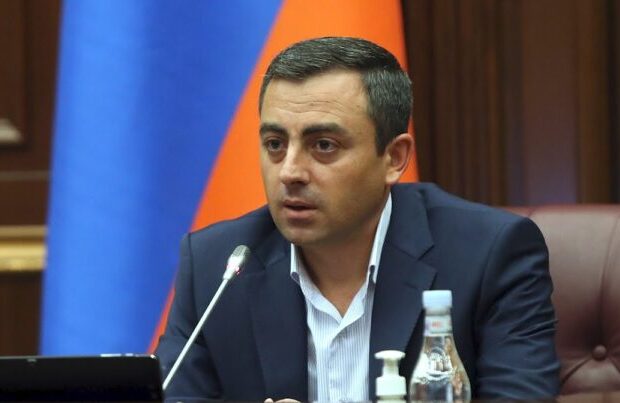 İşxan Saqatelyan: “Paşinyan özü deyirdi ki, Putin onun dostudur. Gedin münasibətləri nizama salın”