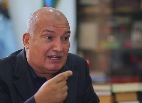 “Məni ölümlə hədələyib, ölkədən çıxmağımı istəyirlər” – Sərdar Cəlaloğlu kürd qalmalından danışdı