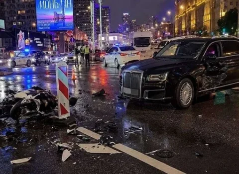 Məşhur partiya sədri lüks avtomobili ilə qəzaya düşdü