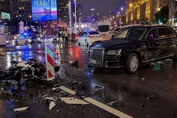 Məşhur partiya sədri lüks avtomobili ilə qəzaya düşdü