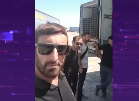 Azərbaycanlı sürücülər sərhəddə qalıblar – 100 minlik məhsul xarab oldu – Video
