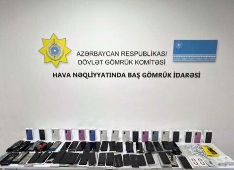 İstanbuldan Bakıya gələn çamadanda bəyan edilməyən 17 telefon aşkarlandı