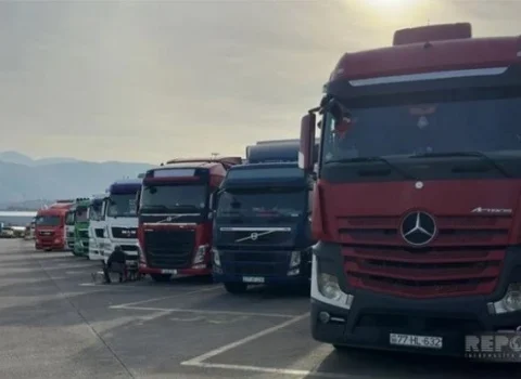 Sərhəddə yük maşınlarının sıxlığı ilə bağlı rəsmi açıqlama