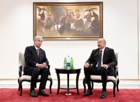 İlham Əliyevlə Tokayev arasında görüş keçirildi