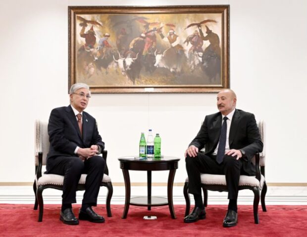 İlham Əliyevlə Tokayev arasında görüş keçirildi
