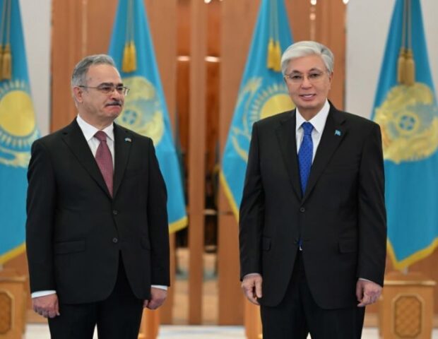 Əlimirzamin Əskərov etimadnaməsini Kasım-Jomart Tokayevə təqdim etdi