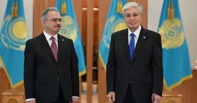 Əlimirzamin Əskərov etimadnaməsini Kasım-Jomart Tokayevə təqdim etdi