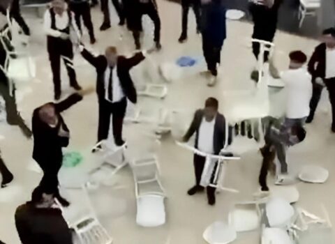 Şadlıq sarayında mahnı sifarişinə görə dava salaraq qonağın burnunu sındırdı – QƏRAR