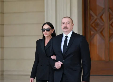 Prezidenti İlham Əliyev və birinci xanım Mehriban Əliyeva Bişkekdə keçirilən 6-cı Dünya Köçəri Oyunlarının açılış mərasimində iştirak ediblər – CANLI – YENİLƏNİB