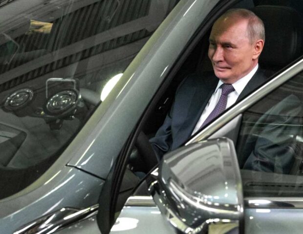 Putin yeni “Volqa”nı şəxsən sınaqdan keçirdi
