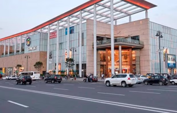Vətəndaşlar “Gənclik Mall”dan təxliyə edilir – SƏBƏB