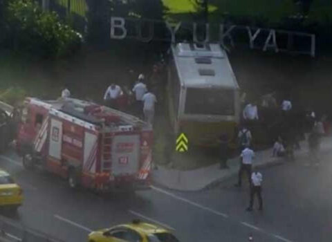 İstanbulda avtobus divara çırpıldı – Ölən və xəsarət alanlar var