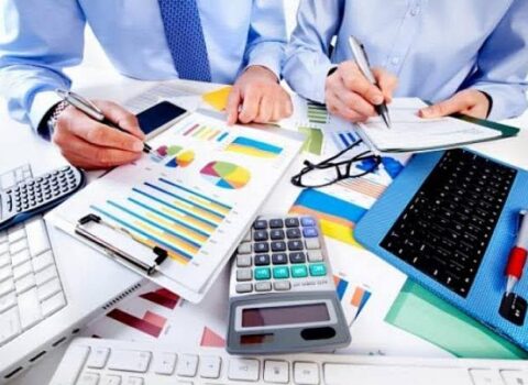 Gənclər gələcəyə inamını itirir – Əmək bazarındakı qeyri-müəyyənliyin PSİXOLOJİ TƏSİRLƏRİ