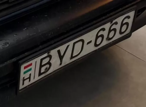 Nömrə 1000 dollara, maşın pulsuz satılır