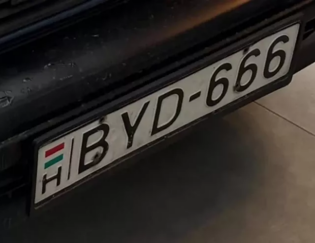 Nömrə 1000 dollara, maşın pulsuz satılır
